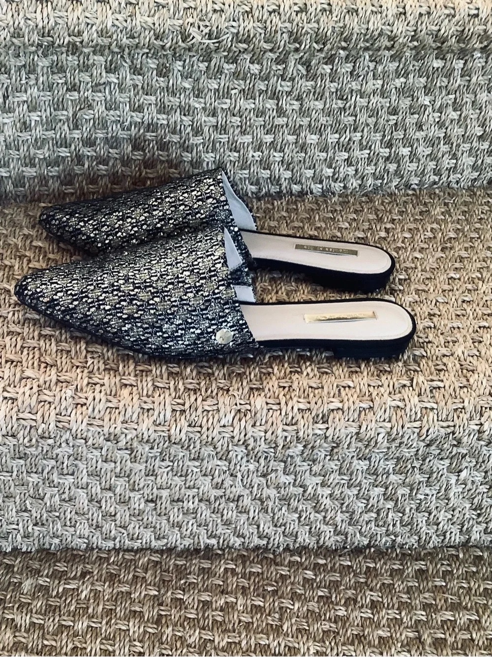 LADIES LOUISE ET CIE BLACK AND GOLD BROCADE PATTERN SLIDES SZ 13M - Picture 2 of 2